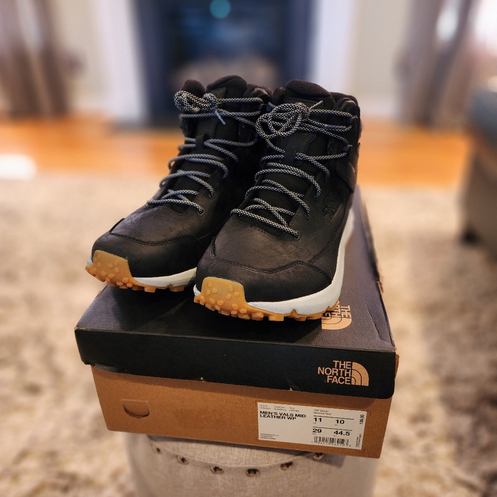 North Face Men's Vals Mid Leather Waterproof Hiking Boots (TNF Blk/Spackle Grey)